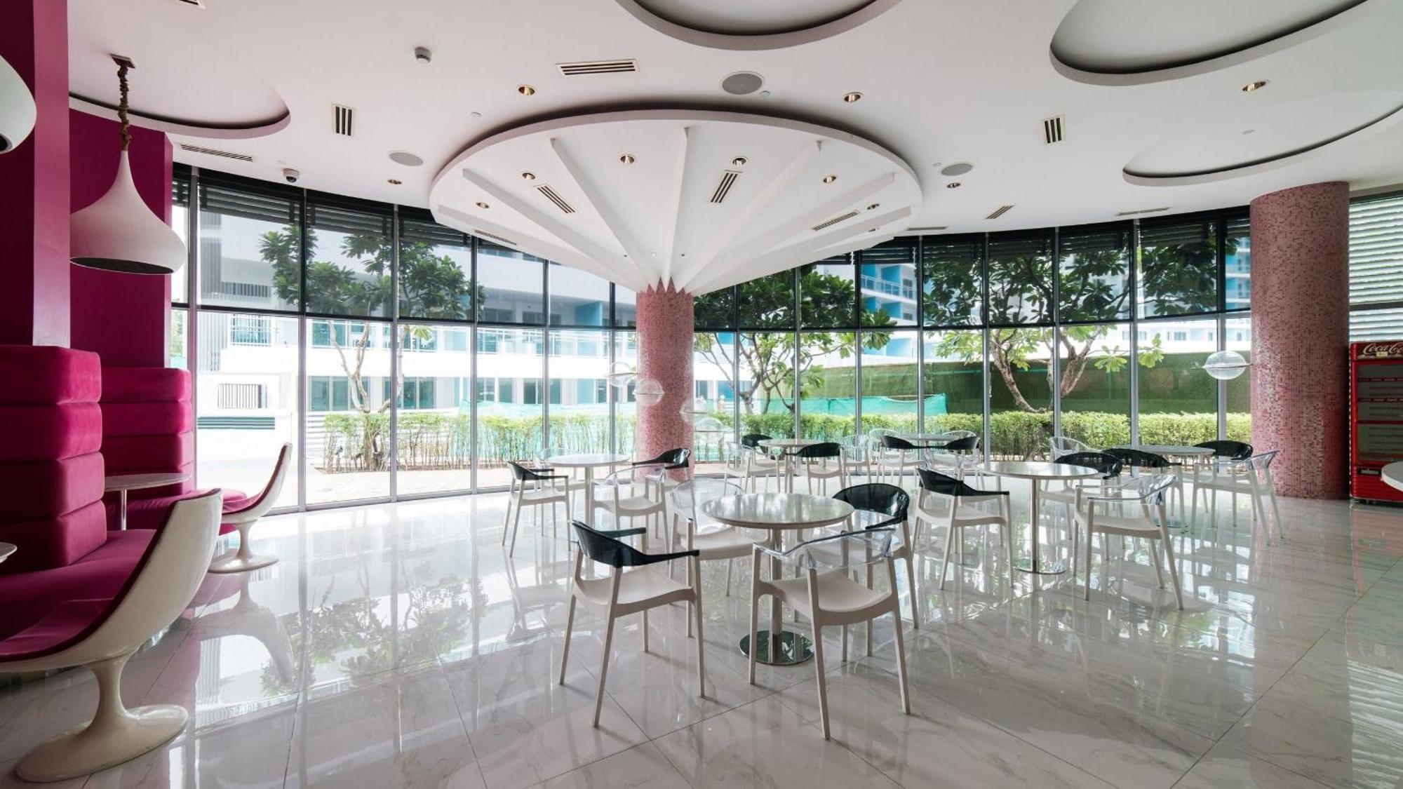 Azure Urban Resort Staycation Manilla Buitenkant foto